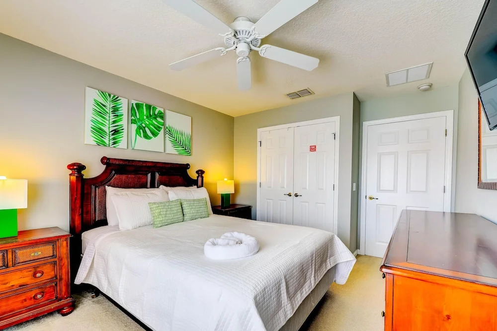 Private Pool and Enjoy all Resort Amenities Pool, gym and More!!