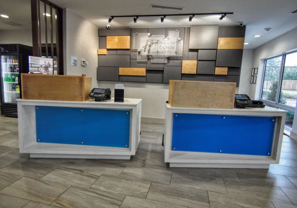Holiday Inn Express & Suites Moore by IHG