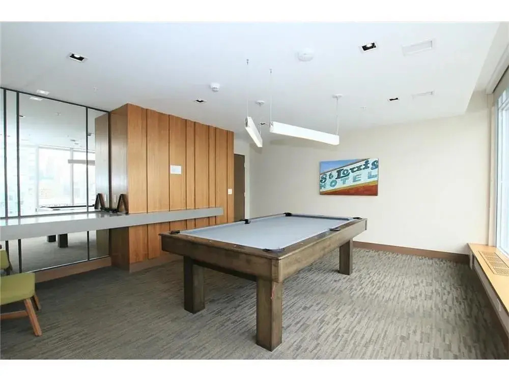 Monki Di Executive Suites - GLAS - Luxury Inner City Home 3 min to Downtown w Private Rooftop Patio Fireplace