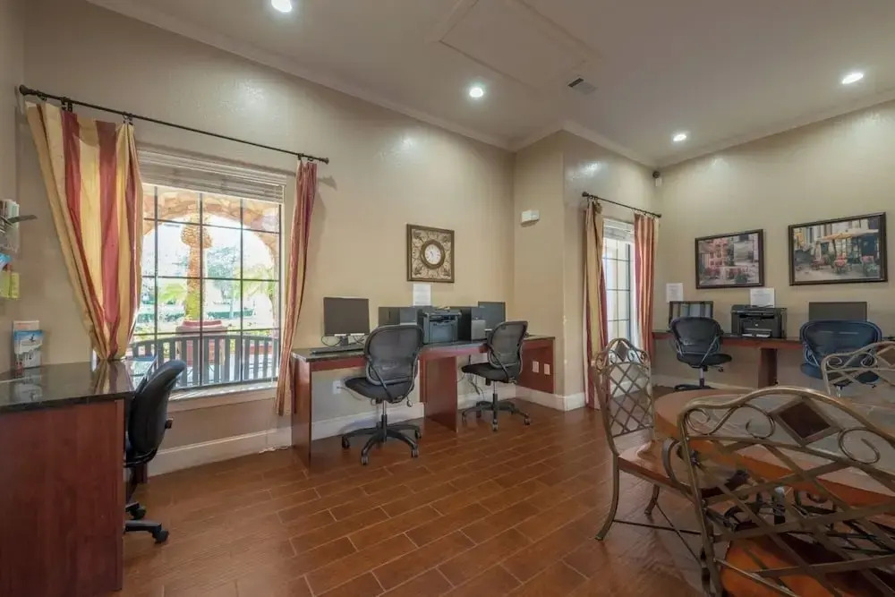 Bright 3BR Resort Condo Near Disney + Pools