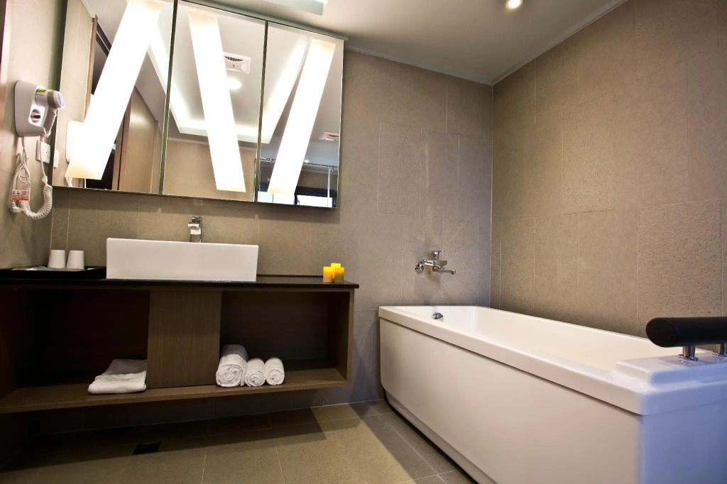 Fine Hotel