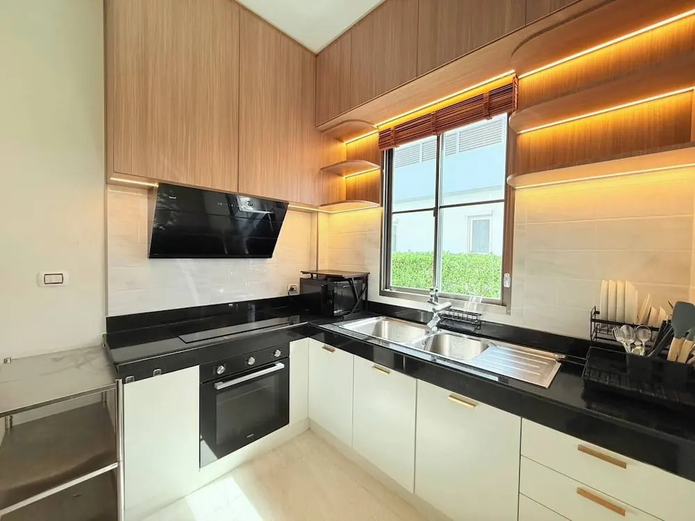 Luxury House Near Suvarnabhumi Airport