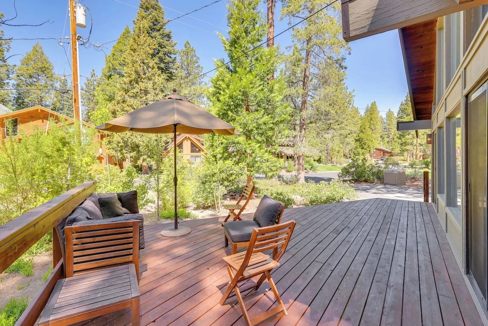 2 Mi to Skylandia Beach: Tahoe City Home w/ Deck