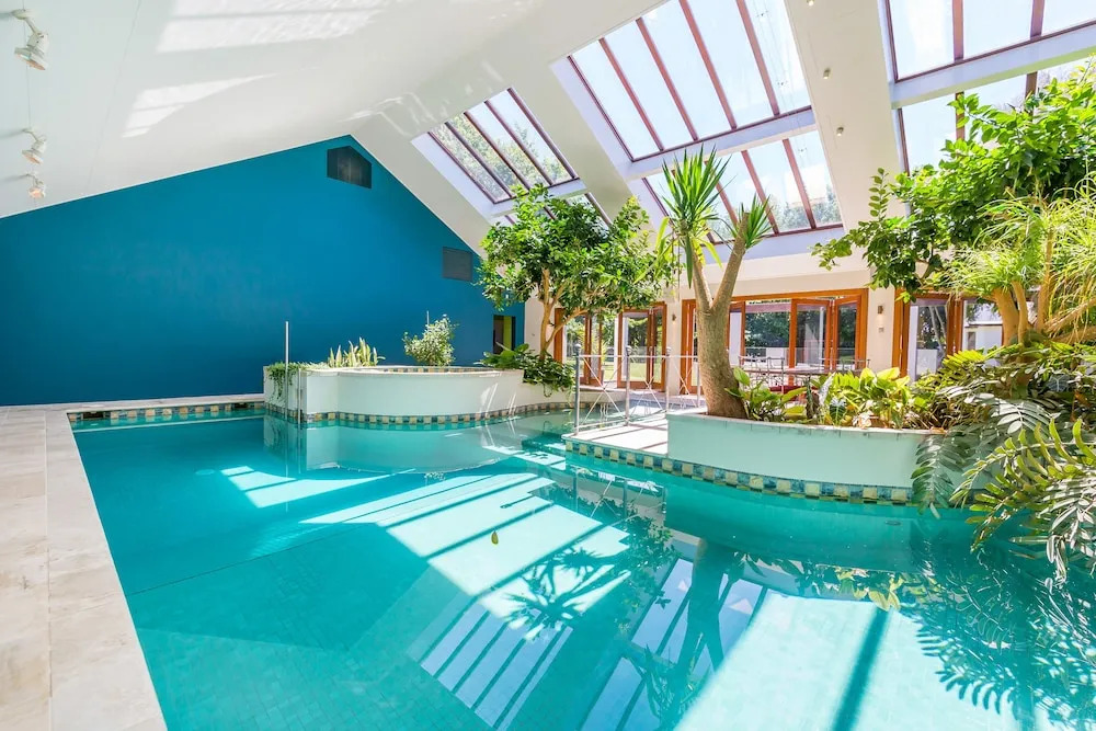 BOND ESTATE LUXURY ACCOMMODATION