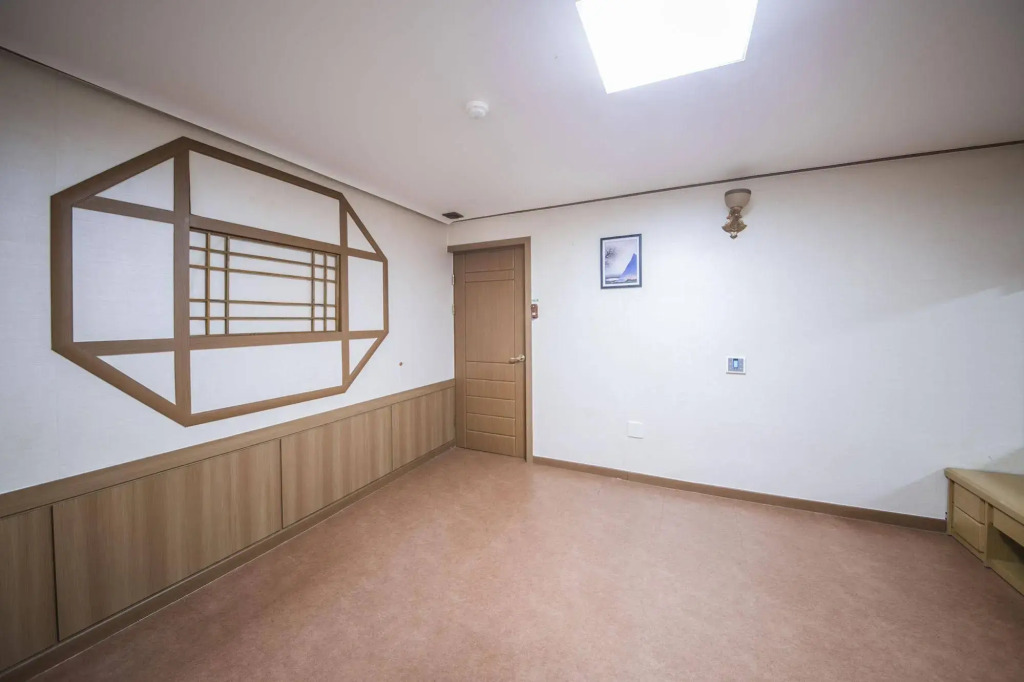 Hotel I-Zone