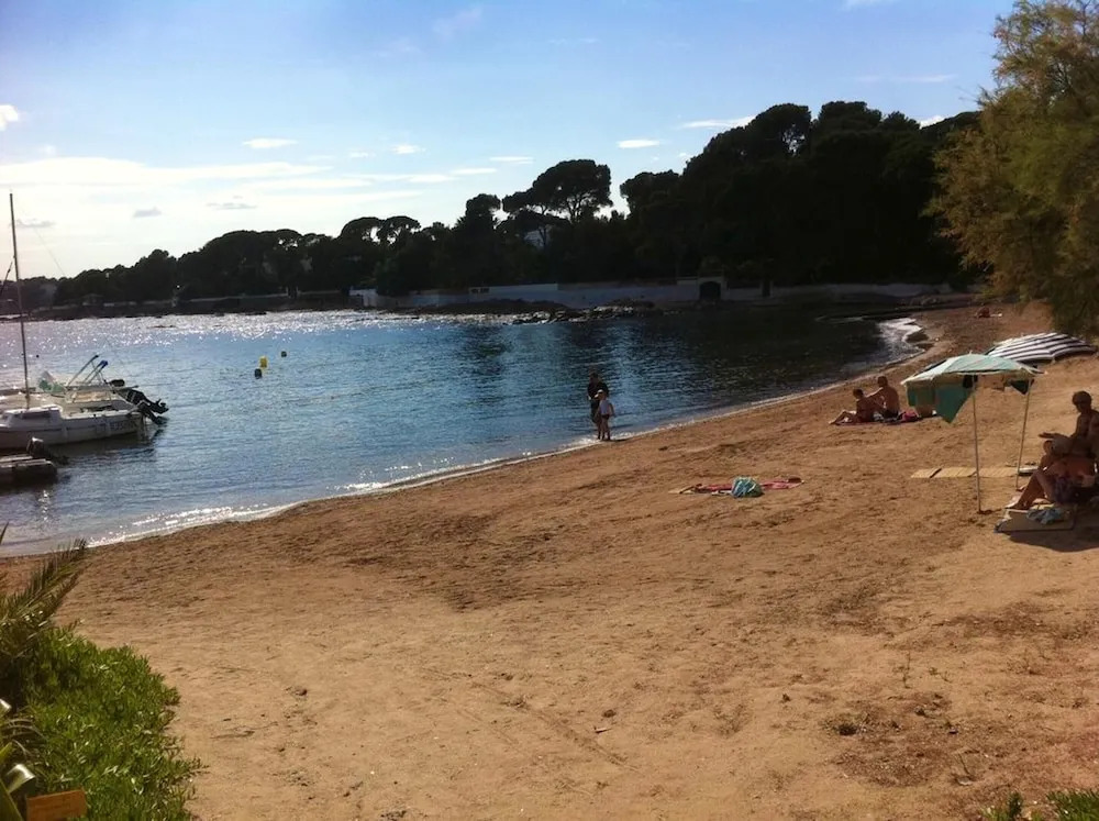 House with 2 Bedrooms in Saint-Raphaël, with Pool Access And Enclosed Garden - 500 M From the Beach