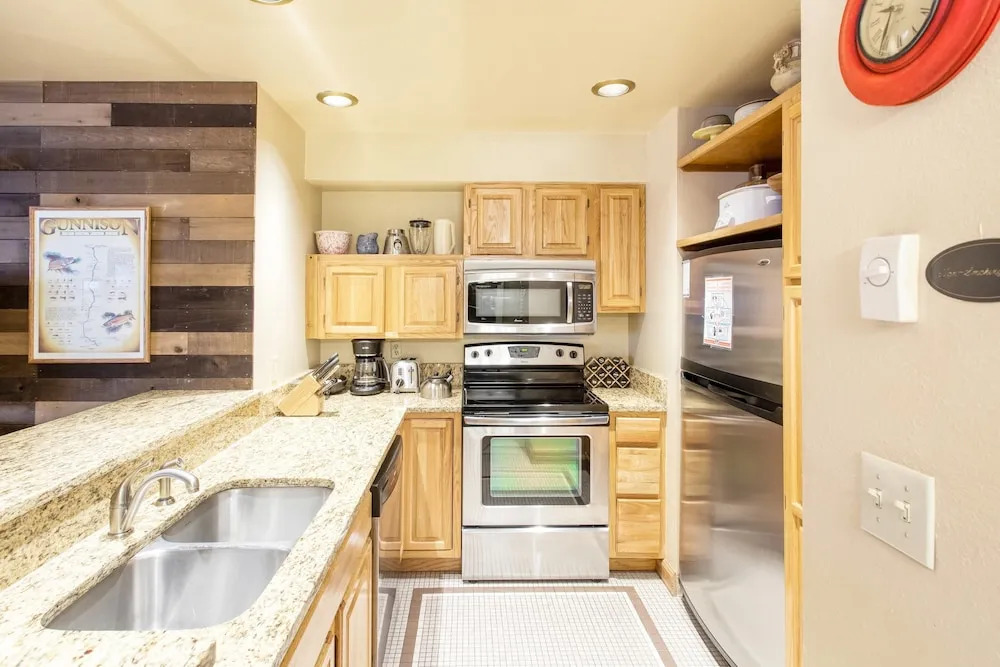 Cimarron Lodge 22 by Avantstay Ski-in/ski-out Property in Complex w/ Two Hot Tubs! Permit#12986