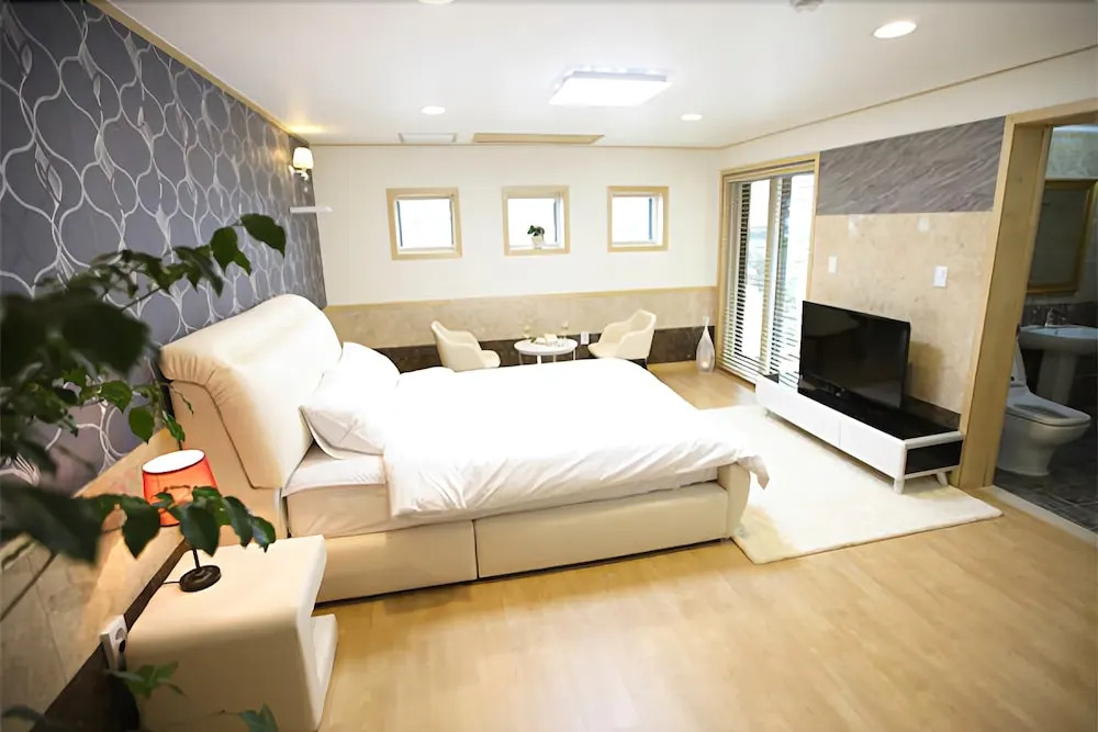 Yeongwol River Palace Pension