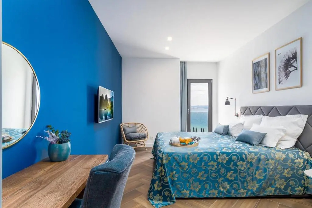 Seaview villa Mila with 4 en-suite bedrooms, private pool, Finnish sauna, Treadmill, sandy beach 250m