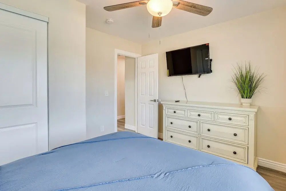 3 Mi to Desert Diamond Arena: Peoria Home w/ Yard!