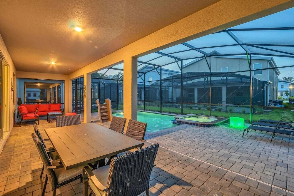 Mickey Mouse Clubhouse 8min to Disneyworld Pool/spa Sleeps 20 St102