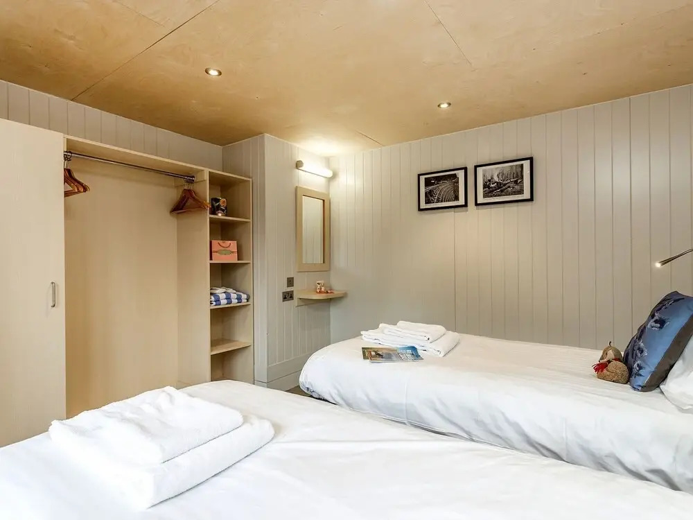 Lodge 12