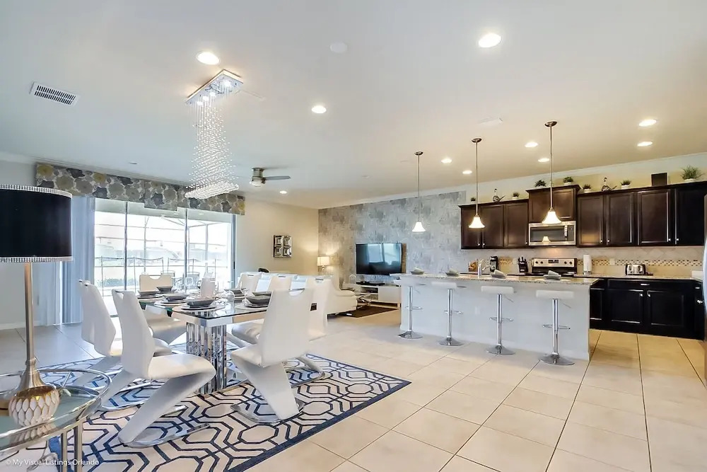 9 Bed 6 Ba Villa with Games, Pool & Spa
