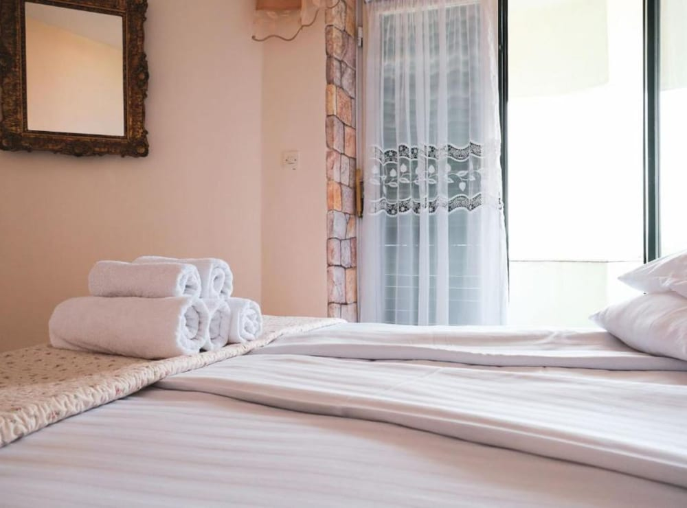 Franov Butique Residence