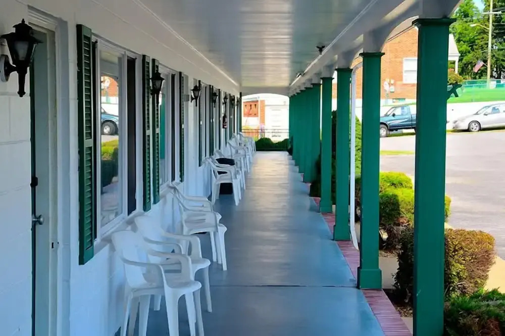 The Cardinal Inn