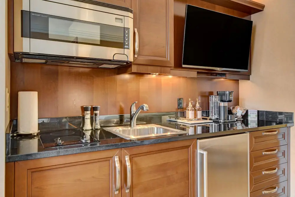Premium Suite w/balcony at The Signature