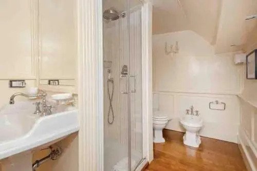 Luxury Apartments by Palazzo Portinari Salviati