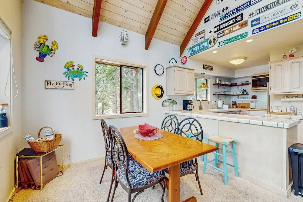 2BR Dog-friendly Cabin w/ Lake Views