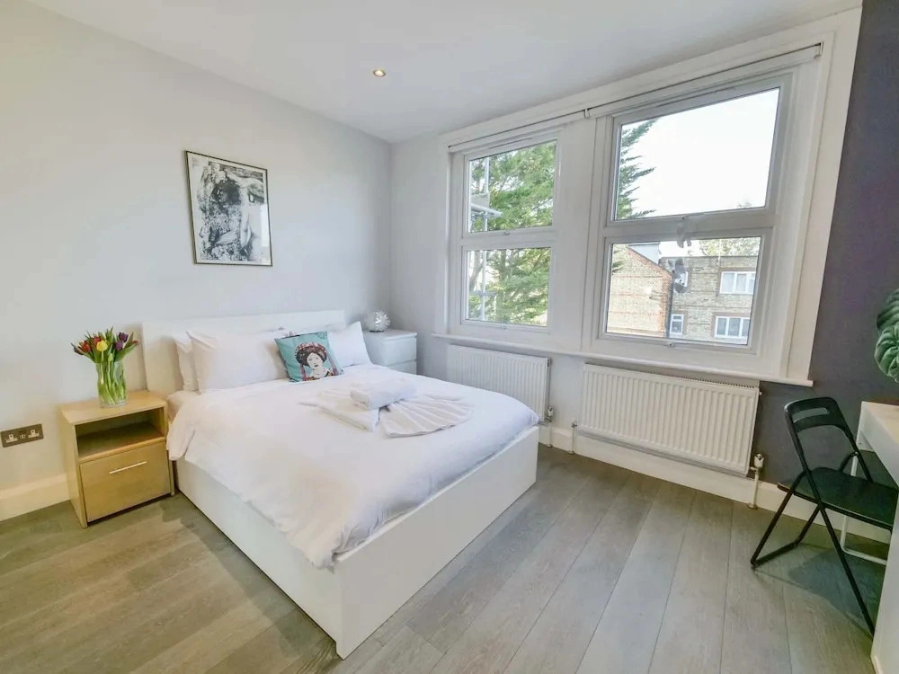 Apt w Garden Oasis in Finchley