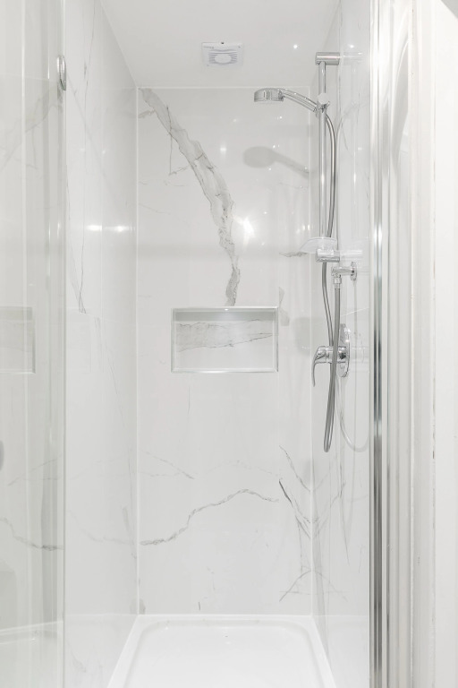 1-bedroom modern flat just off Oxford st