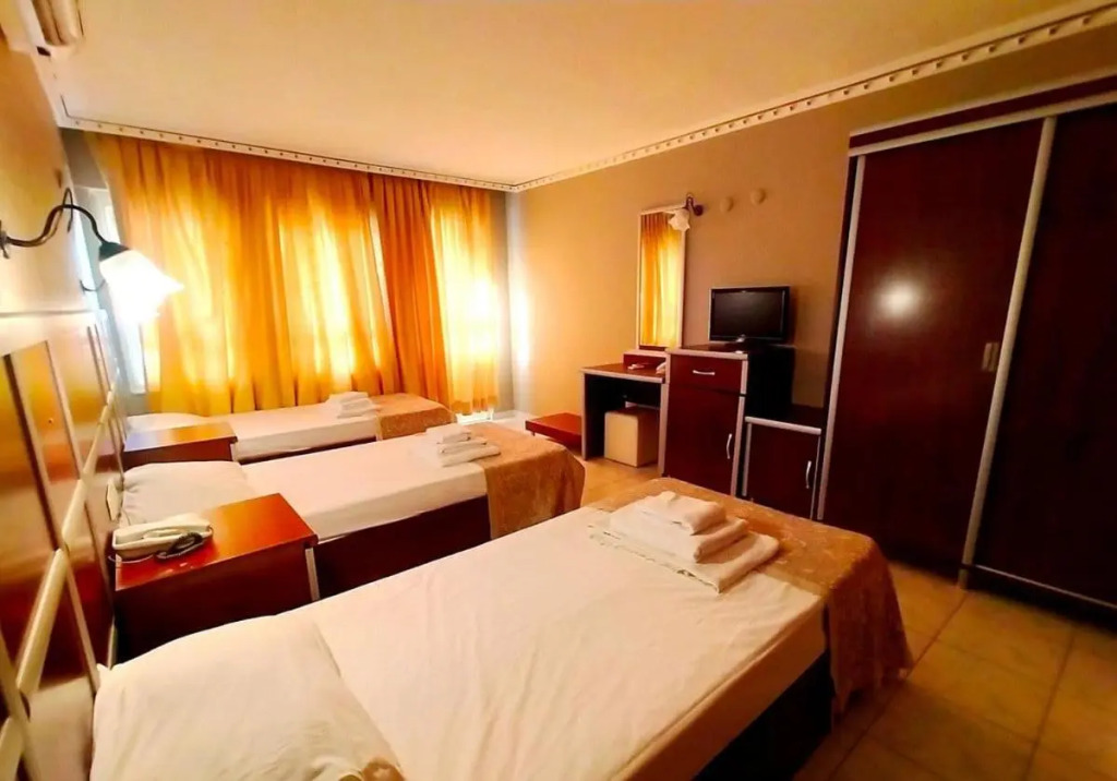 Eras Hotel