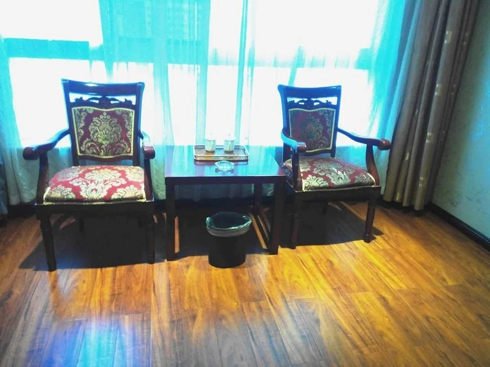 Huachen Hotel (Xi'an Bell Tower East Street Mingchengqiang)