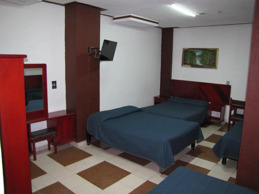 HOTEL y Vapor PLAZA