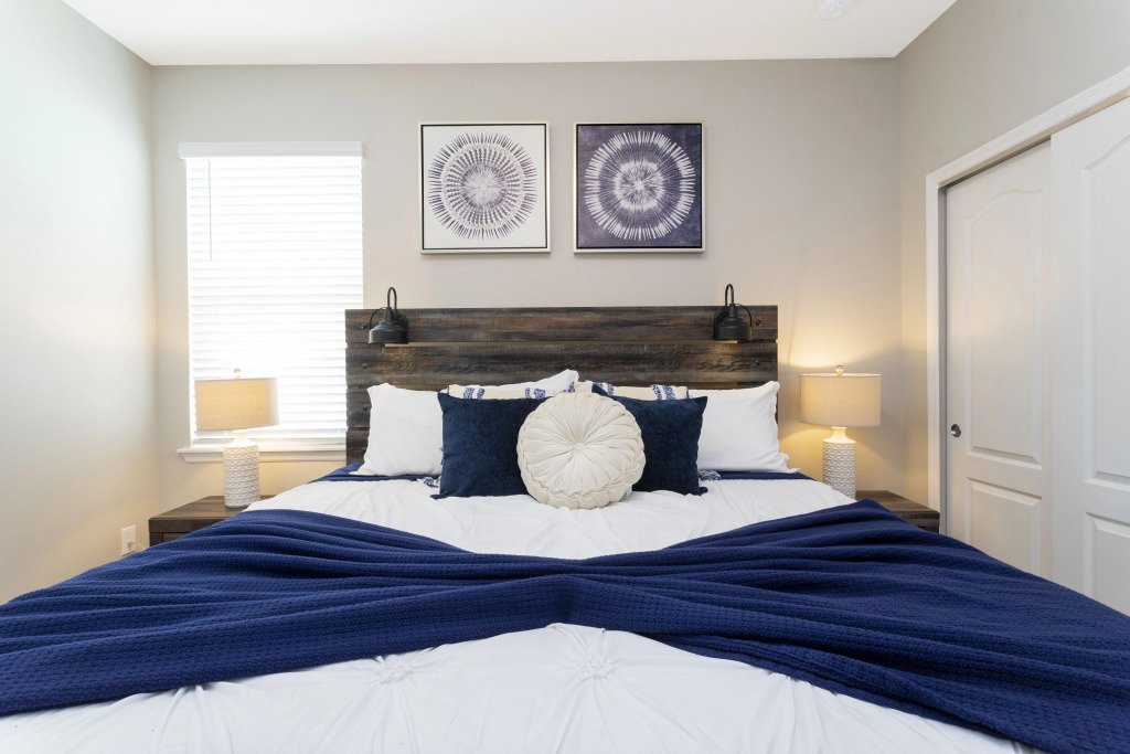 Stunning 6 Bd w/ Pool Close to Disney @ Solterra Resort 7211