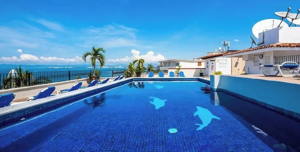 Cozy 2BR King Beds - Rooftop Pool - Fast Wifi