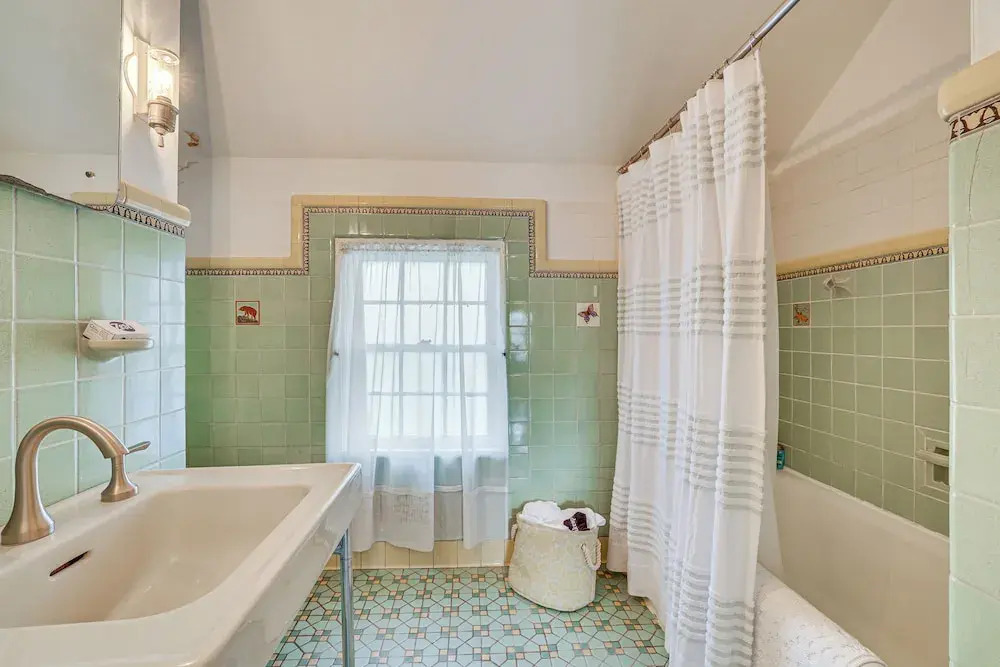 Charming Home: 3 Blocks to Winona State University