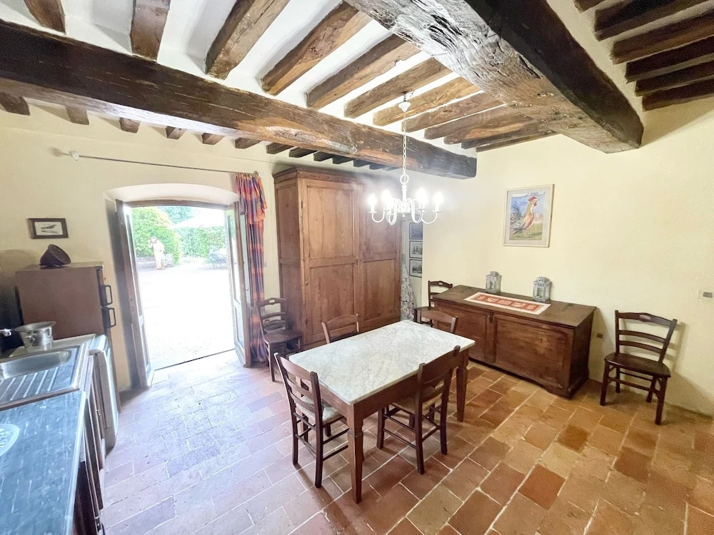 Umbrian Paradise contains 5 Bedrooms with Private Pool and Stunning Views