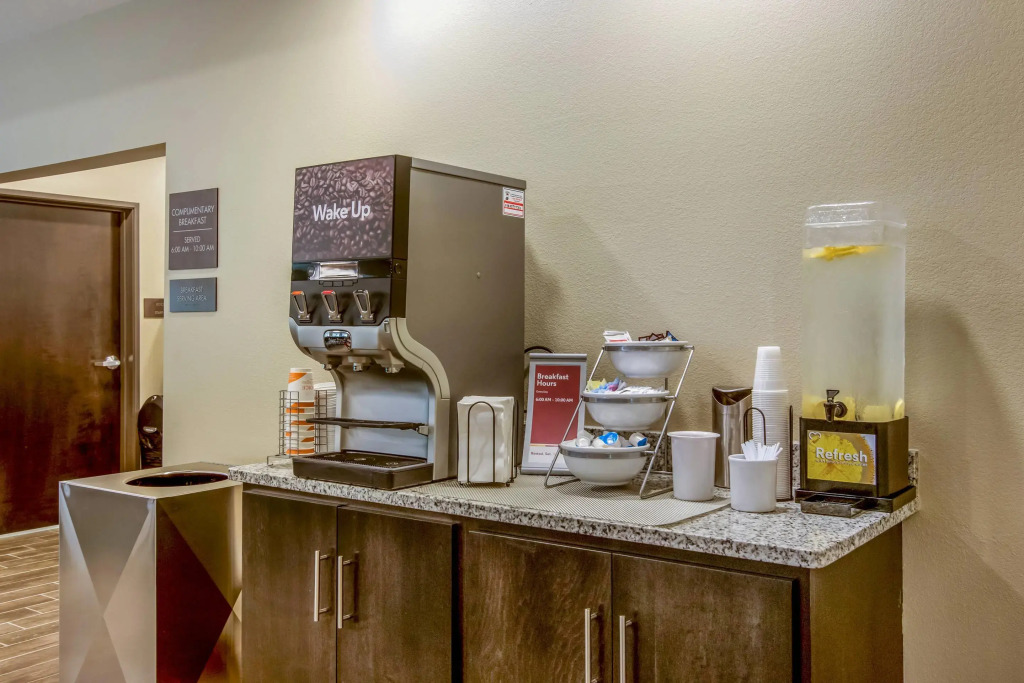 Comfort Suites Wooster near University Campus