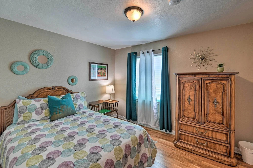 Vintage Downtown Vegas Retreat < 3 Mi to Strip!