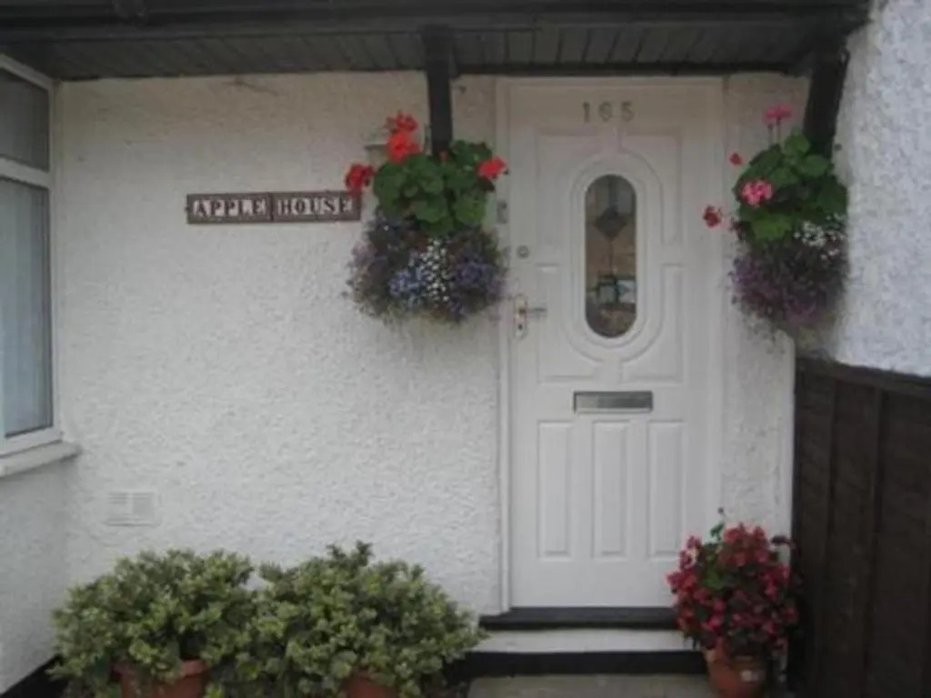 Comfortable Family room with Tv, Free Fast Wifi, Sleeps 3