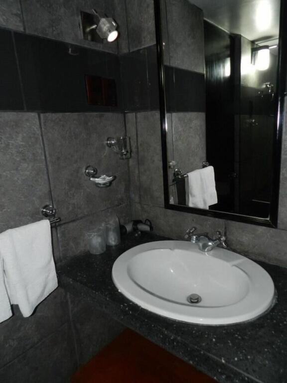 Holiday Suites