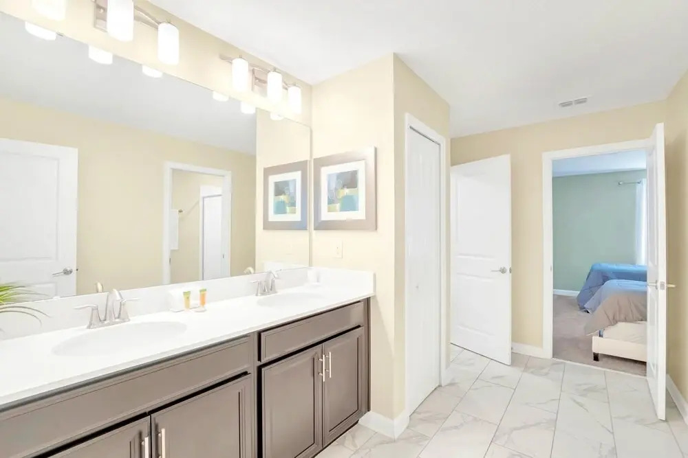 Stunning 8BR Home with BBQ Pool and Theater