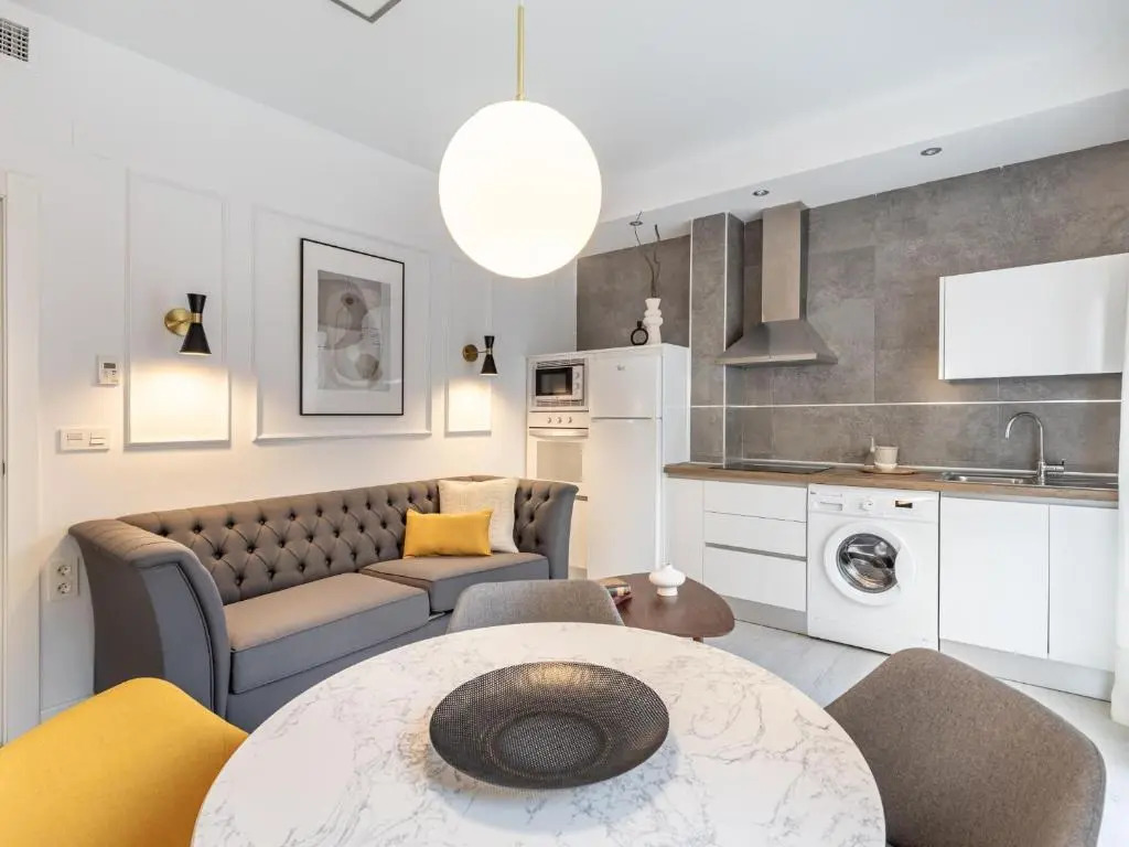 Central stylish and elegant 1 & 2 BR apartments III