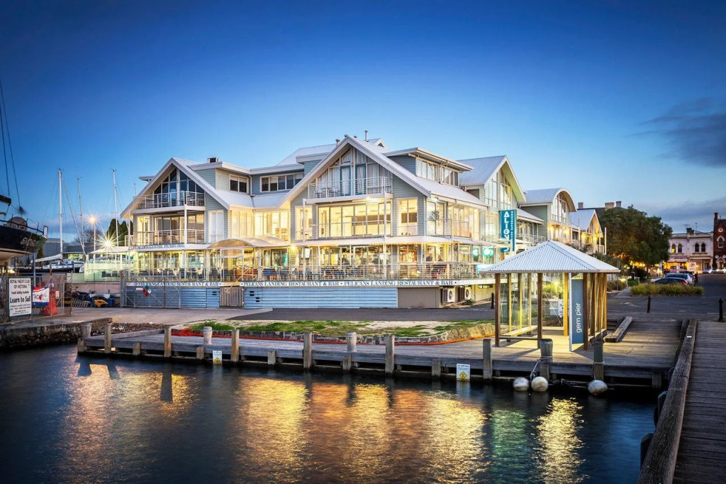 MainStay Suites Williamstown