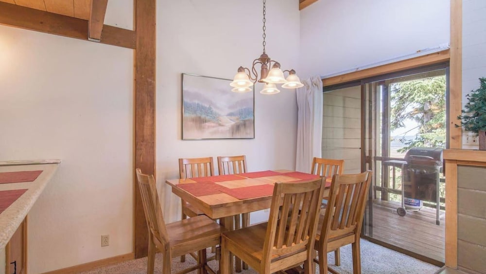 Hawk's Eye by Avantstay Cozy Condo w/ Views & Access to Northstar Resort Community