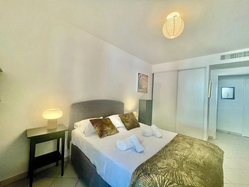 One Bedroom Flat Near Monaco