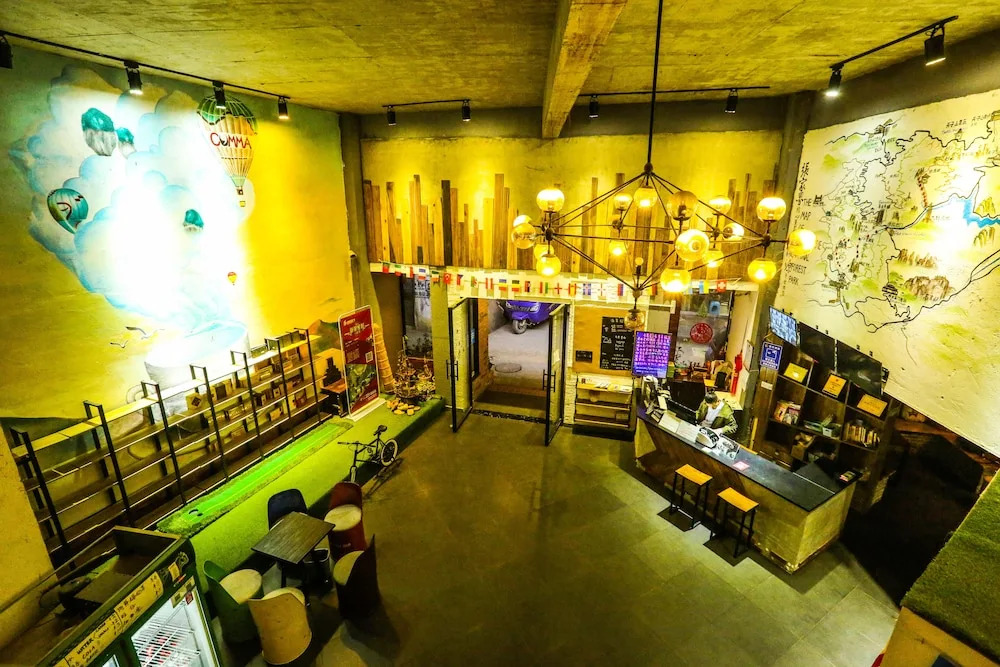 Comma Travel International Youth Hotel