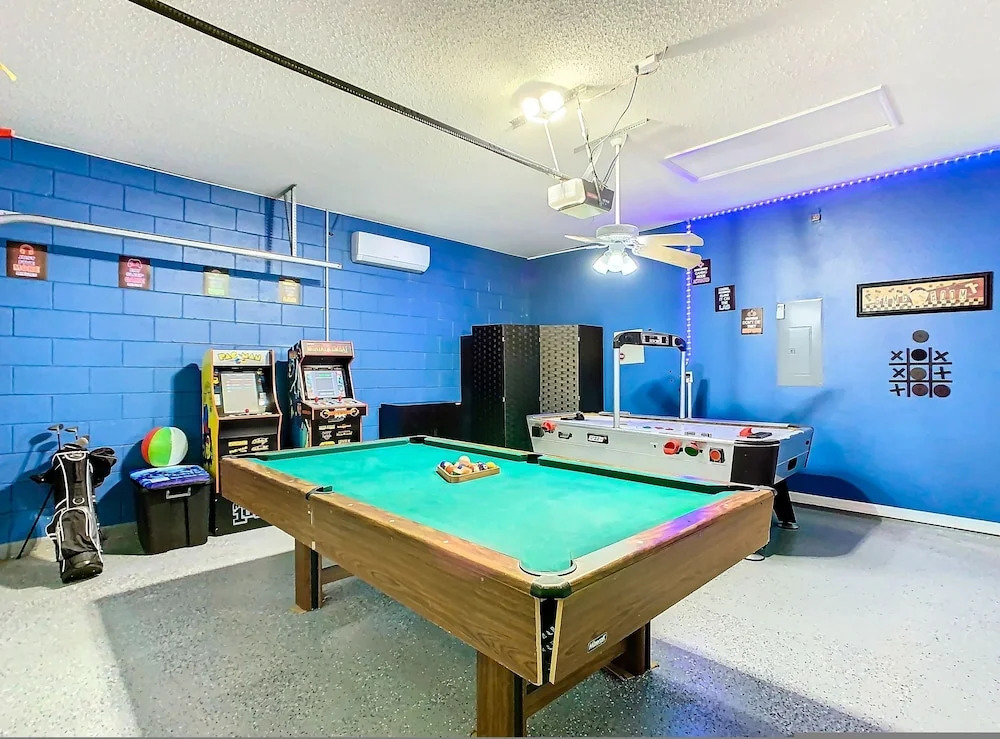 Screened pool, spa & game room Near Disney
