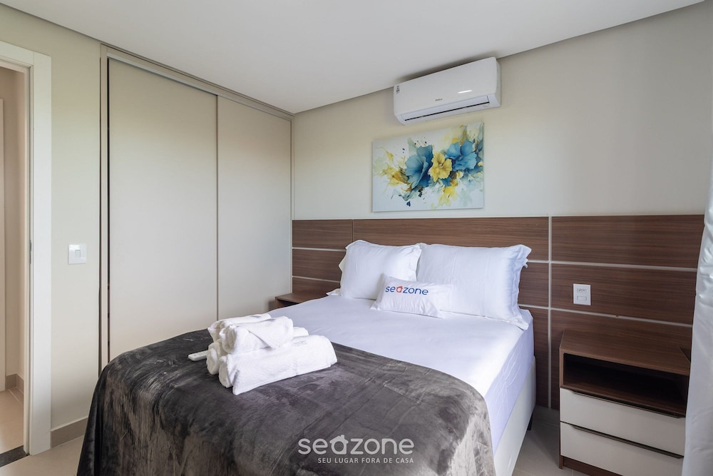 Modern Apartment in a Condo With Pool Rnm0015