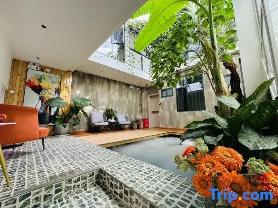 Meiduo Boutique Homestay (Weishan Ancient City Snack Street)