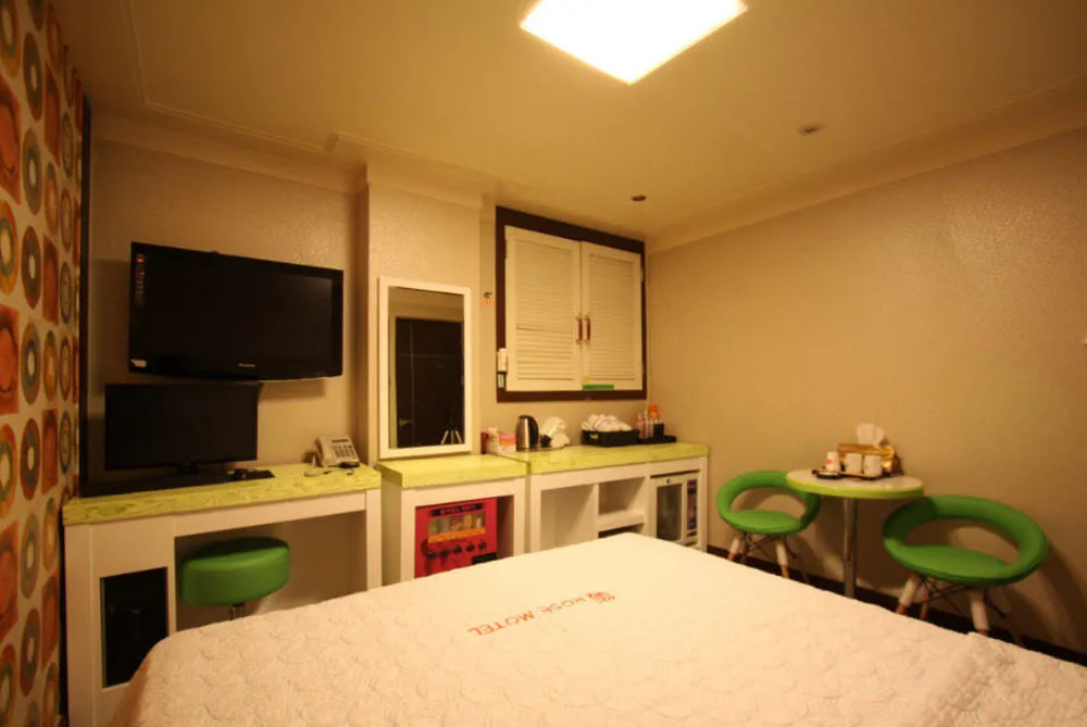 Rose Motel