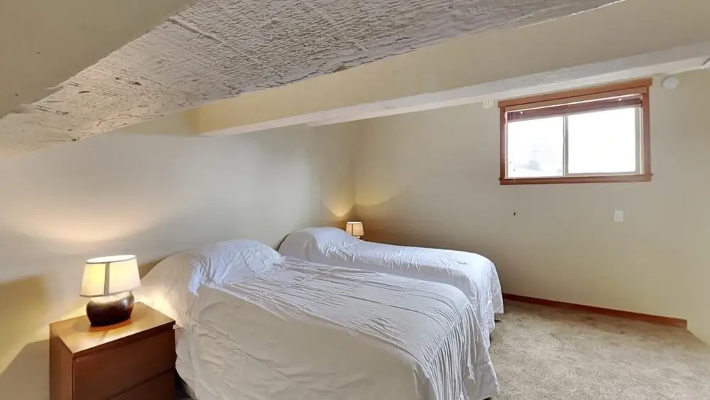Beautiful Mountainside 4 BR Plus Loft/4 Bath Home in Mammoth! by RedAwning
