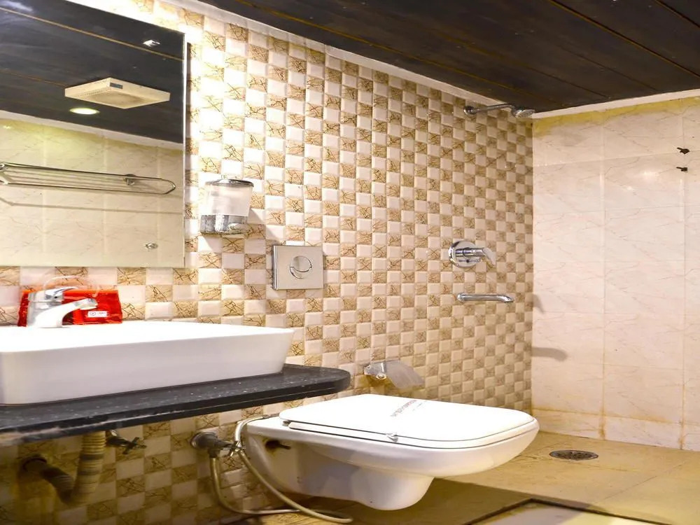 Oyo Capital O 11357 Hotel benz international