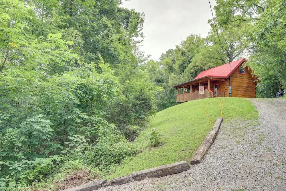 Sevierville Log Cabin W/ Hot Tub Near Dollywood!