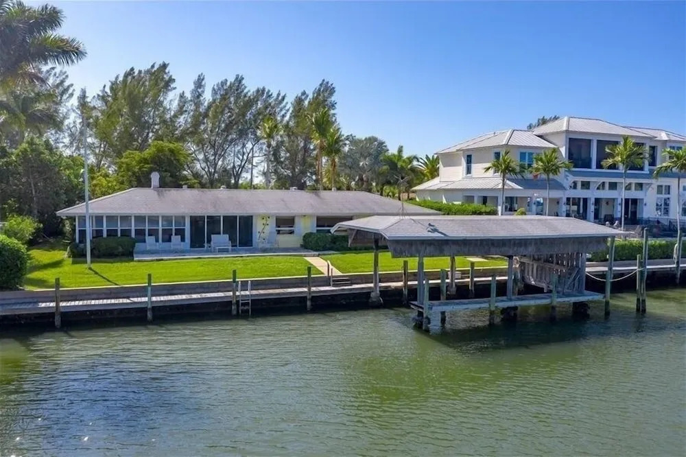S-141 Damficare 3 Bedroom Home by Redawning