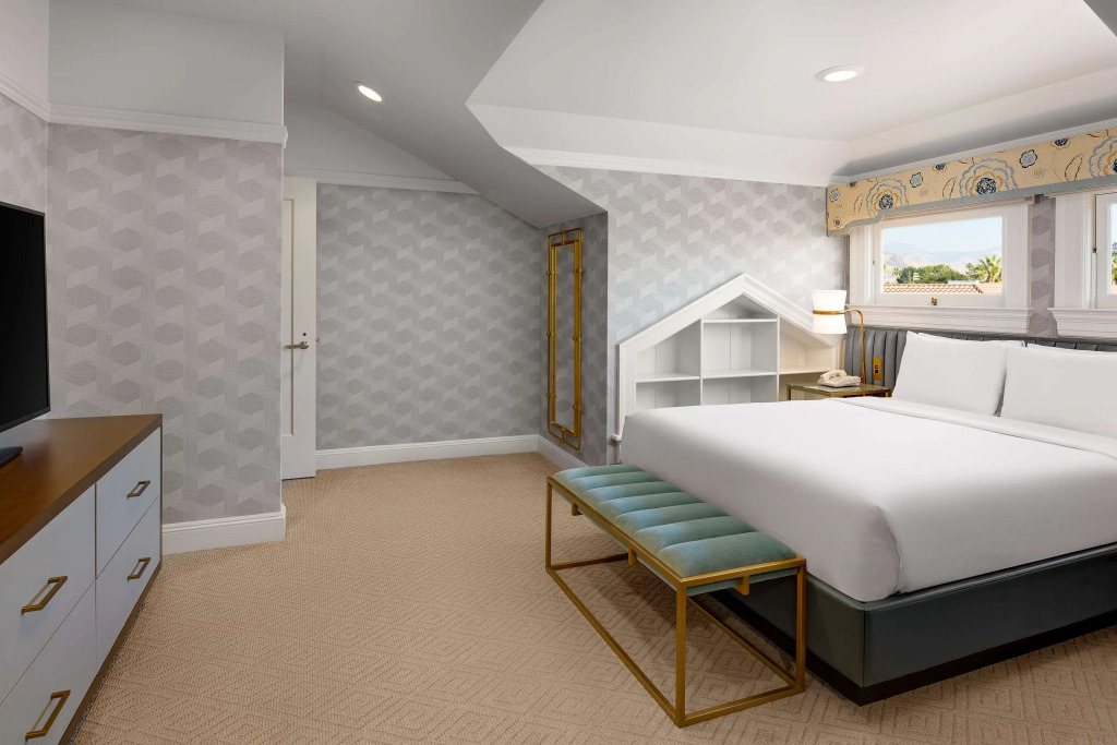 Hayes Mansion San Jose, Curio Collection by Hilton